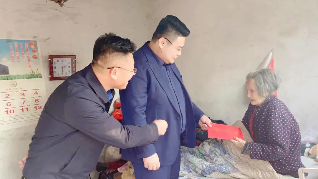 夕阳无限好，敬老情更浓——安博官方网站机械走访百岁老人