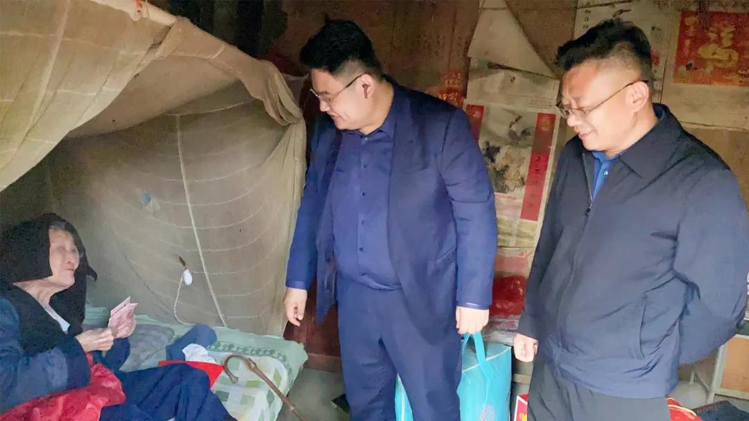 夕阳无限好，敬老情更浓——安博官方网站机械走访百岁老人