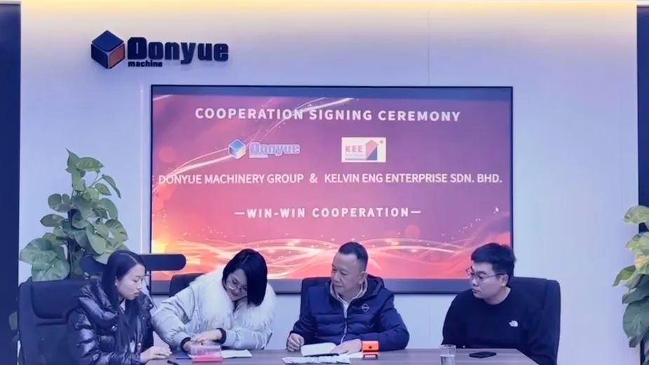 出海正当时 | 安博官方网站全自动砌块成型机闪耀全球